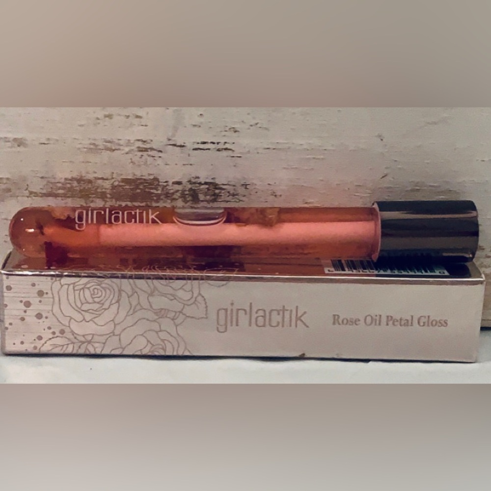 girlactik Rose oil Petal Gloss